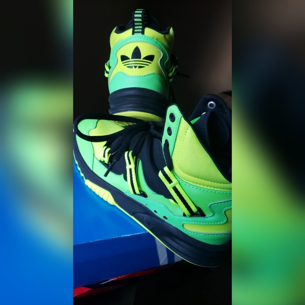 Adidas Sneakers
